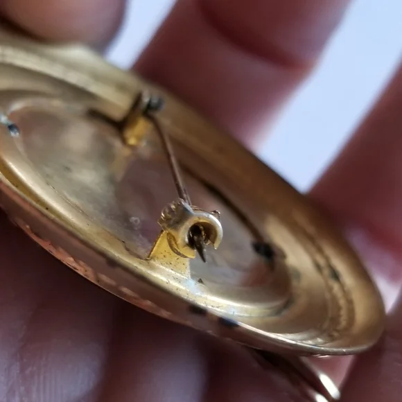 Vintage Gone with the Wind cameo brooch Scarlett O'Hara Lux Soap pin gol… - Picture 9 of 11